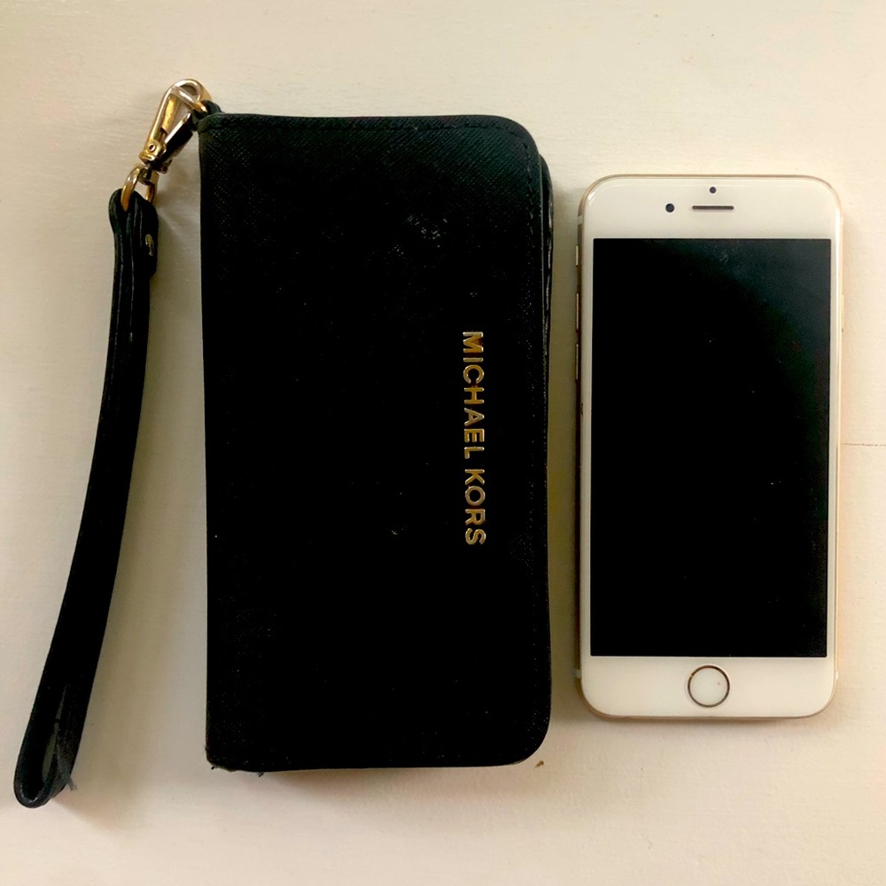 AUTHENIC Michael Kors Wristlet